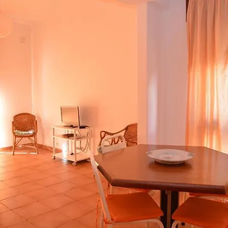 Cosy And Sunny Near The Beach 2 Апартаменты *